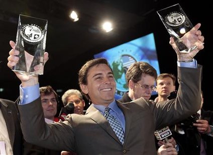 Ford Motor president of the Americas Mark Fields holds up two trophies after Ford swept the North American Car and Truck of the Year awards winning for the 2010 Ford Fusion Hybrid and the 2010 Ford Transit Connect during Press Days of the 2010 North American International Auto Show in Detroit, Michigan January 11, 2010. REUTERS/Rebecca Cook
Ford Motor president of the Americas Mark Fields holds up two trophies after Ford swept the North American Car and Truck of the Year awards winning for the 2010 Ford Fusion Hybrid and the 2010 Ford Transit Connect during Press Days of the 2010 North American International Auto Show in Detroit, Michigan January 11, 2010. REUTERS/Rebecca Cook