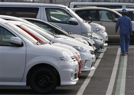 Toyota vehicles parked at a lot await delivery to dealers in Chiba, east of Tokyo January 27, 2010. REUTERS/Yuriko Nakao
Toyota vehicles parked at a lot await delivery to dealers in Chiba, east of Tokyo January 27, 2010. REUTERS/Yuriko Nakao
