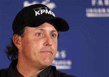 Phil Mickelson speaks to the media prior to participating in Pro-Am day at the San Diego Open at Torrey Pines in San Diego, California January 27, 2010. REUTERS/Mike Blake
Phil Mickelson speaks to the media prior to participating in Pro-Am day at the San Diego Open at Torrey Pines in San Diego, California January 27, 2010. REUTERS/Mike Blake