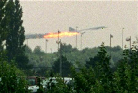 Flames come out of the Air France Concorde seconds before it crashed in Gonesse near Paris Roissy airport, 25 July 2000. REUTERS/Andras Kisgergely
Flames come out of the Air France Concorde seconds before it crashed in Gonesse near Paris Roissy airport, 25 July 2000. REUTERS/Andras Kisgergely
