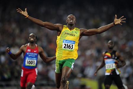 
Usain Bolt of Jamaica celebrates winning the men's 200m final of the athletics competition in the National Stadium at the Beijing 2008 Olympic Games in this August 20, 2008 file photo. REUTERS/Dylan Martinez
