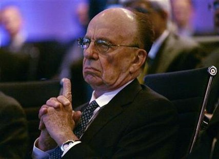 
News Corporation Chairman and CEO Rupert Murdoch listens to morning discussion session during the Wall Street Journal CEO Council on "Rebuilding Global Prosperity" in Washington, November 17, 2009. REUTERS/Hyungwon Kang
