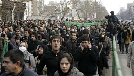 
EDITORS' NOTE: Reuters and other foreign media are subject to Iranian restrictions on their ability to film or take pictures in Tehran. Iranian protesters hold a rally on the Shi'ite mourning day of Ashura in central Tehran December 27, 2009. REUTERS/Stringer
