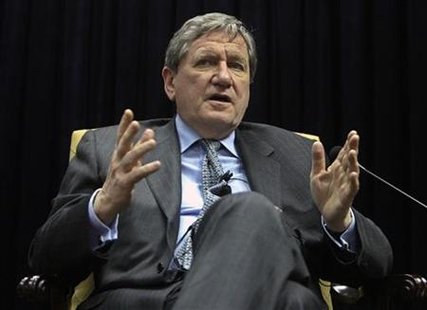 
Richard Holbrooke, the U.S. special envoy to Pakistan and Afghanistan, speaks during a discussion with journalists in Kabul January 17, 2010. REUTERS/ Omar Sobhani
