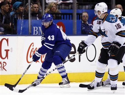 Toronto Maple Leafs forward Nazem Kadri tries to stick handle around San Jose Sharks forward Dany Heatley (R) during the first period of their NHL hockey game in Toronto February 8, 2010. REUTERS/Mike Cassese
Toronto Maple Leafs forward Nazem Kadri tries to stick handle around San Jose Sharks forward Dany Heatley (R) during the first period of their NHL hockey game in Toronto February 8, 2010. REUTERS/Mike Cassese
