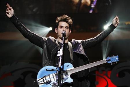 Singer John Mayer performs during the Z100 Jingle Ball in New York December 11, 2009. REUTERS/Lucas Jackson
Singer John Mayer performs during the Z100 Jingle Ball in New York December 11, 2009. REUTERS/Lucas Jackson
