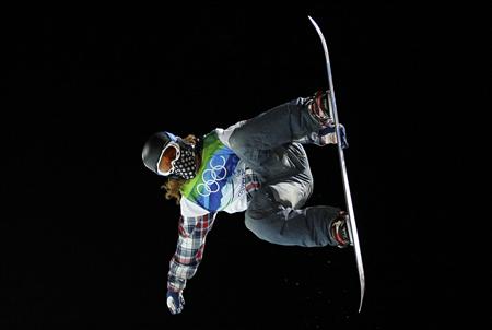 Shaun White of the U.S. competes during the men's halfpipe finals on Cypress Mountain at the Vancouver 2010 Winter Olympics, February 17, 2010. REUTERS/Mike Blake
Shaun White of the U.S. competes during the men's halfpipe finals on Cypress Mountain at the Vancouver 2010 Winter Olympics, February 17, 2010. REUTERS/Mike Blake