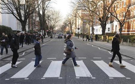 Pedestrians cross the road outside the Abbey Road Studios, in north London February 17, 2010. REUTERS/Jas Lehal
Pedestrians cross the road outside the Abbey Road Studios, in north London February 17, 2010. REUTERS/Jas Lehal
