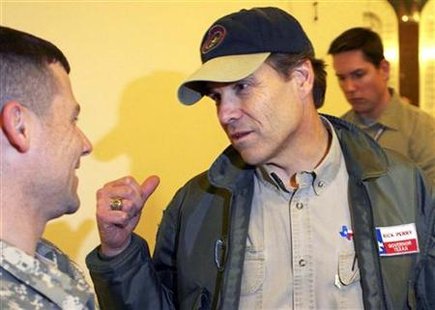 Texas Governor Rick Perry (C) speaks to a soldier during a trip to Baghdad, Iraq January 24, 2006. REUTERS/Jacob Silberberg/Pool
Texas Governor Rick Perry (C) speaks to a soldier during a trip to Baghdad, Iraq January 24, 2006. REUTERS/Jacob Silberberg/Pool
