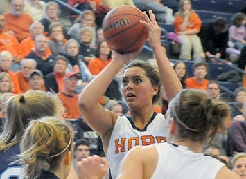 Carrie Snikkers led Hope's Flying Dutch to Victory Carrie Snikkers led Hope's Flying Dutch to Victory