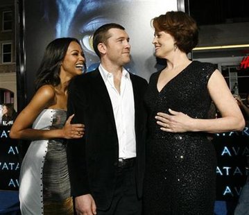 Cast members Zoe Saldana (L), Sam Worthington (C) and Sigourney Weaver attend the premiere of "Avatar" at the Mann's Grauman Chinese theatre in Hollywood, California December 16, 2009 file photo. REUTERS/Mario Anzuoni
Cast members Zoe Saldana (L), Sam Worthington (C) and Sigourney Weaver attend the premiere of "Avatar" at the Mann's Grauman Chinese theatre in Hollywood, California December 16, 2009 file photo. REUTERS/Mario Anzuoni