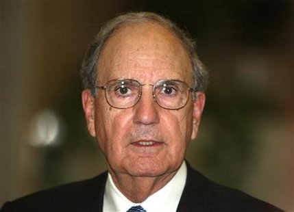 
George Mitchell, the U.S. special envoy to the Middle East, reads a statement after meeting with Syria's President Bashar al-Assad in Damascus January 20, 2010. REUTERS/ Khaled al-Hariri
