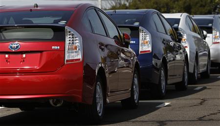 Toyota Motor Corp's newest Prius hybrid cars are seen at the company's factory in Toyota City, central Japan March 5, 2010. REUTERS/Toru Hanai
Toyota Motor Corp's newest Prius hybrid cars are seen at the company's factory in Toyota City, central Japan March 5, 2010. REUTERS/Toru Hanai