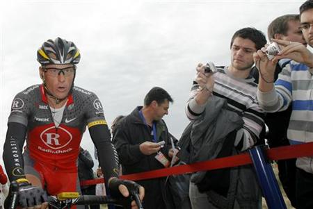 Radioshack team rider Lance Armstrong of the U.S. cycles during the fifth stage of the Tour of Murcia cycling race in Murcia, eastern Spain, March 7, 2010. REUTERS/Joseba Etxaburu
Radioshack team rider Lance Armstrong of the U.S. cycles during the fifth stage of the Tour of Murcia cycling race in Murcia, eastern Spain, March 7, 2010. REUTERS/Joseba Etxaburu