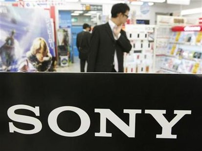 
Men stand behind a logo of Sony Corp at an electronics shop in Tokyo in this November 20, 2009 file photo. REUTERS/Toru Hanai
