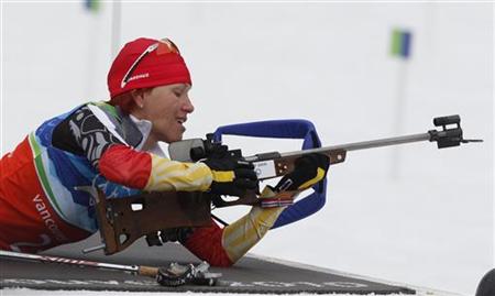 
Germany's Kati Wilhelm prepares to shoot during the women's 4x6 km relay biathlon final at the Vancouver 2010 Winter Olympics in Whistler, British Columbia, February 23, 2010. REUTERS/Jim Young
