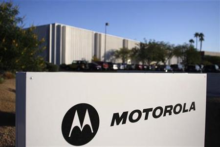 
Signage for Motorola is displayed outside their office building in Tempe, Arizona October 29, 2009. REUTERS/Joshua Lott
