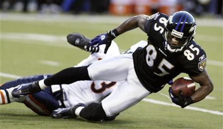 
Baltimore Ravens wide receiver Derrick Mason (85) is brought down from behind by Chicago Bears cornerback Charles Tillman after Mason caught a pass for a first down in the first quarter of their NFL football game in Baltimore, Maryland in this December 20, 2009 file photo. REUTERS/Joe Giza
