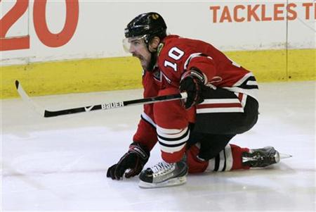 
Chicago Blackhawks' Patrick Sharp celebrates his game-winning goal on the Detroit Red Wings during overtime in Game 3 of their Western Conference Final NHL series in Chicago, Illinois, May 22, 2009. REUTERS/Frank Polich
