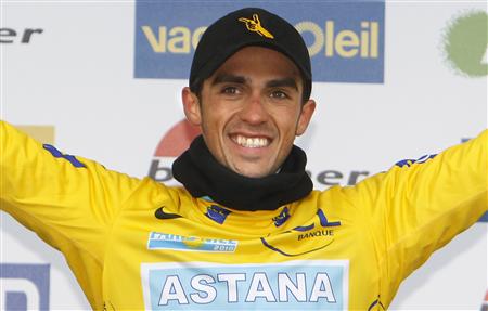 
Astana's team rider Alberto Contador of Spain celebrates on the podium after wearing the leader's yellow jersey and winning the fourth stage of Paris-Nice cycling race between Maurs and Mende March 11, 2010. REUTERS/Eric Gaillard
