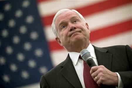 
U.S. Defence Secretary Robert Gates addresses U.S. troops at an undisclosed military base in Southwest Asia March 11, 2010. REUTERS/Jim Watson/Pool
