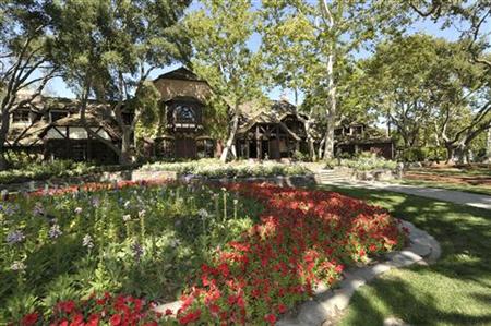 
A general view of the front of the main house inside Michael Jackson's Neverland Ranch in Los Olivos, California on July 3, 2009. REUTERS/Phil Klein
