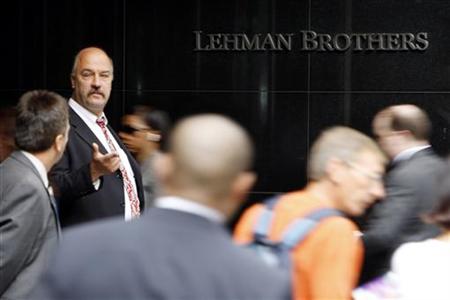 People walk past the Lehman Brothers headquarters in New York September in this September 16, 2008 file photo. REUTERS/Chip East/Files
People walk past the Lehman Brothers headquarters in New York September in this September 16, 2008 file photo. REUTERS/Chip East/Files
