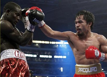 
Manny Pacquiao of the Philippines hits Ghana's Joshua Clottey (L) during the tenth round of their WBO welterweight championship fight at Cowboys Stadium in Arlington, Texas, March 13, 2010. REUTERS/Jeff Haynes
