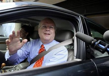 
Former Bush White House official Karl Rove drives by reporters after being interviewed by federal prosecutors at his attorney's offices in Washington, May 15, 2009. REUTERS/Robert Giroux
