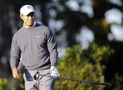 
Tiger Woods watches his shot during practice outside his home in Windermere, Florida, February 18, 2010. REUTERS/Sam Greenwood/Pool
