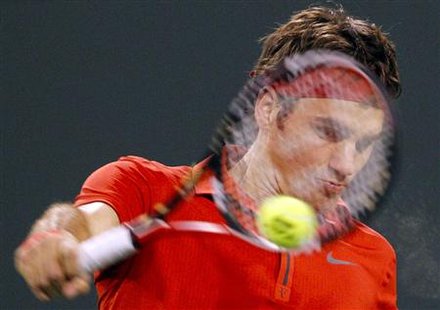 
Roger Federer of Switzerland returns a shot against Victor Hanescu of Romania during their match at the Indian Wells ATP tennis tournament in Indian Wells, California, March 14, 2010. REUTERS/Danny Moloshok
