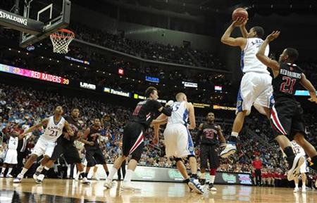 
Kansas Jayhawks guard Xavier Henry shoots against the Texas Tech Red Raiders during the second half of the Jayhawks' win in the quarterfinals of the NCAA men's Big 12 basketball championship at the Sprint Center in Kansas City, Missouri, March 11, 2010. REUTERS/Dave Kaup
