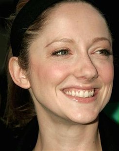 
Actress Judy Greer, star of the film 'The TV Set' written and directed by Jake Kasdan, greet each other at the film's premiere in Los Angeles March 27, 2007. REUTERS/Fred Prouser
