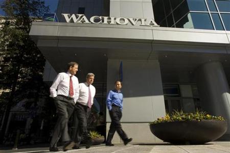 Pedestrians walk outside Wachovia corporate headquarters in Charlotte, North Carolina, October 22, 2008. REUTERS/Chris Keane
Pedestrians walk outside Wachovia corporate headquarters in Charlotte, North Carolina, October 22, 2008. REUTERS/Chris Keane