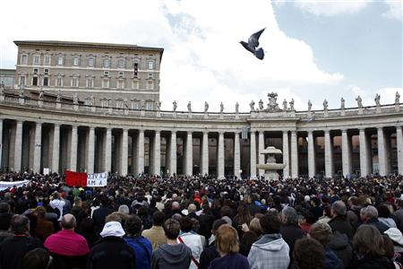 
Pope Benedict XVI (top) leads the Angelus prayer from a window of his private apartment at the Vatican March 14, 2010. REUTERS/Tony Gentile
