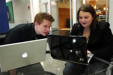 
First-year students at George Washington University use their laptops in Washington in this November 25, 2007 file photo. REUTERS/Jonathan Ernst
