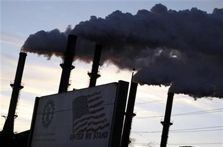 
Smoke rises from chimneys at the Sugar Cane Growers cooperative in Belle Glade, Florida January 6, 2010. REUTERS/Carlos Barria
