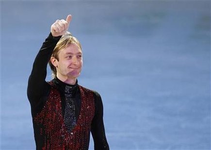 
Silver medallist Evgeni Plushenko of Russia gives a thumbs up before the medal ceremony after the men's free skating figure skating competition at the Vancouver 2010 Winter Olympics, February 18, 2010. REUTERS/Gary Hershorn
