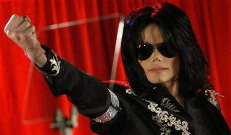 
Michael Jackson gestures during a news conference at the O2 Arena in London March 5, 2009. REUTERS/Stefan Wermuth
