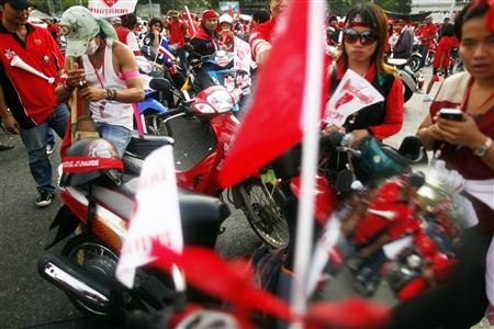 
Anti-government protesters gather by their motorcycles before marching through central Bangkok March 20, 2010. REUTERS/Damir Sagolj
