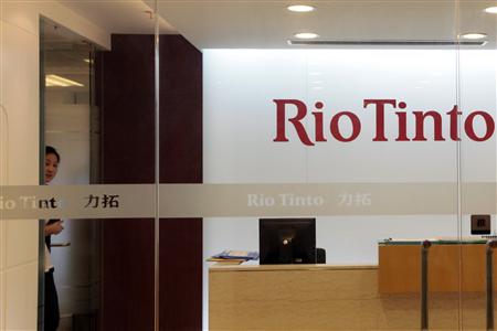 A employee is seen at Rio Tinto Limited Shanghai Representative Office in Shanghai July 8, 2009. REUTERS/Aly Song
A employee is seen at Rio Tinto Limited Shanghai Representative Office in Shanghai July 8, 2009. REUTERS/Aly Song