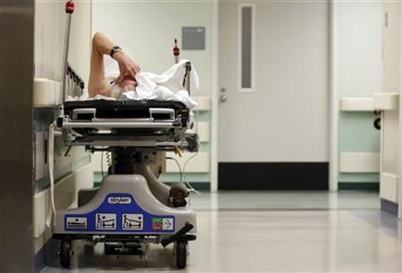 A patient waits in the hallway for a room to open up in the emergency room at Ben Taub General Hospital in Houston, Texas, July 27, 2009. REUTERS/Jessica Rinaldi
A patient waits in the hallway for a room to open up in the emergency room at Ben Taub General Hospital in Houston, Texas, July 27, 2009. REUTERS/Jessica Rinaldi