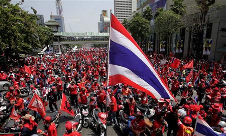 Supporters of former Thai prime minister Thaksin Shinawatra rally in Bangkok April 3, 2010. REUTERS/Sukree Sukplang
Supporters of former Thai prime minister Thaksin Shinawatra rally in Bangkok April 3, 2010. REUTERS/Sukree Sukplang