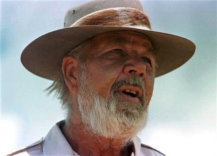 Former Afrikaaner Weerstands Beweging (AWB) leader Eugene Terreblanche talks to a Reuters correspondent December 15, 1998. REUTERS/Juda Ngwenya
Former Afrikaaner Weerstands Beweging (AWB) leader Eugene Terreblanche talks to a Reuters correspondent December 15, 1998. REUTERS/Juda Ngwenya