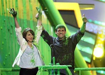 Actors Tina Fey and Steve Carell gesture after they were slimed at the Nickelodeon Kids' Choice Awards in Los Angeles March 27, 2010. REUTERS/Mario Anzuoni
Actors Tina Fey and Steve Carell gesture after they were slimed at the Nickelodeon Kids' Choice Awards in Los Angeles March 27, 2010. REUTERS/Mario Anzuoni