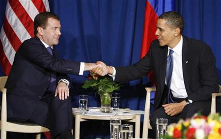 
President Barack Obama (R) shakes hands with his Russian counterpart Dmitry Medvedev at the Bella Center in Copenhagen December 18, 2009. REUTERS/Larry Downing
