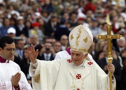 Pope Benedict XVI greets the faithful as he arrives to lead a mass at the Granaries in Floriana in Valletta April 18, 2010. REUTERSAlessandro Bianchi
Pope Benedict XVI greets the faithful as he arrives to lead a mass at the Granaries in Floriana in Valletta April 18, 2010. REUTERSAlessandro Bianchi