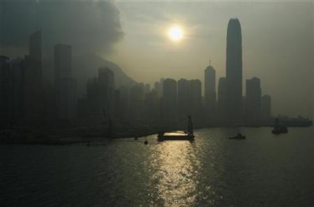 A polluted Hong Kong island skyline is seen September 17, 2008. High to very high pollution levels were recorded in various districts in the territory on Wednesday. REUTERS/Bobby Yip
A polluted Hong Kong island skyline is seen September 17, 2008. High to very high pollution levels were recorded in various districts in the territory on Wednesday. REUTERS/Bobby Yip