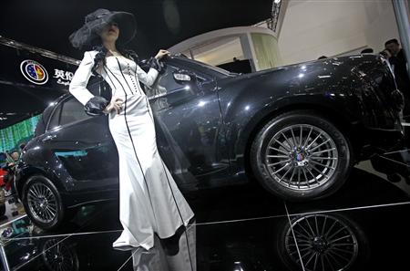 A model poses next to a Geely Englon TXN car at the Beijing Auto Show in Beijing April 23, 2010. REUTERS/Jason Lee
A model poses next to a Geely Englon TXN car at the Beijing Auto Show in Beijing April 23, 2010. REUTERS/Jason Lee