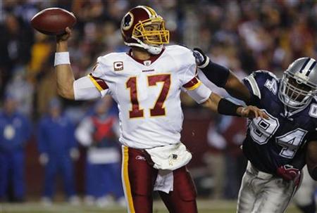 Washington Redskins quarterback Jason Campbell (17) throws under pressure from Dallas Cowboys DeMarcus Ware during their NFL football game in Landover, Maryland, December 27, 2009. REUTERS/Molly Riley
Washington Redskins quarterback Jason Campbell (17) throws under pressure from Dallas Cowboys DeMarcus Ware during their NFL football game in Landover, Maryland, December 27, 2009. REUTERS/Molly Riley